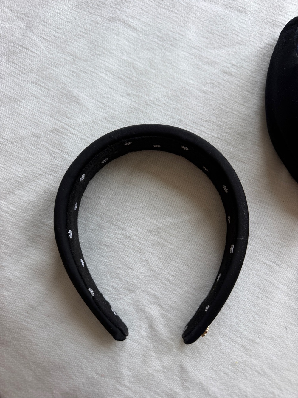 Lele Sadoughi Black Padded Headband with Subtle Stitch Detail